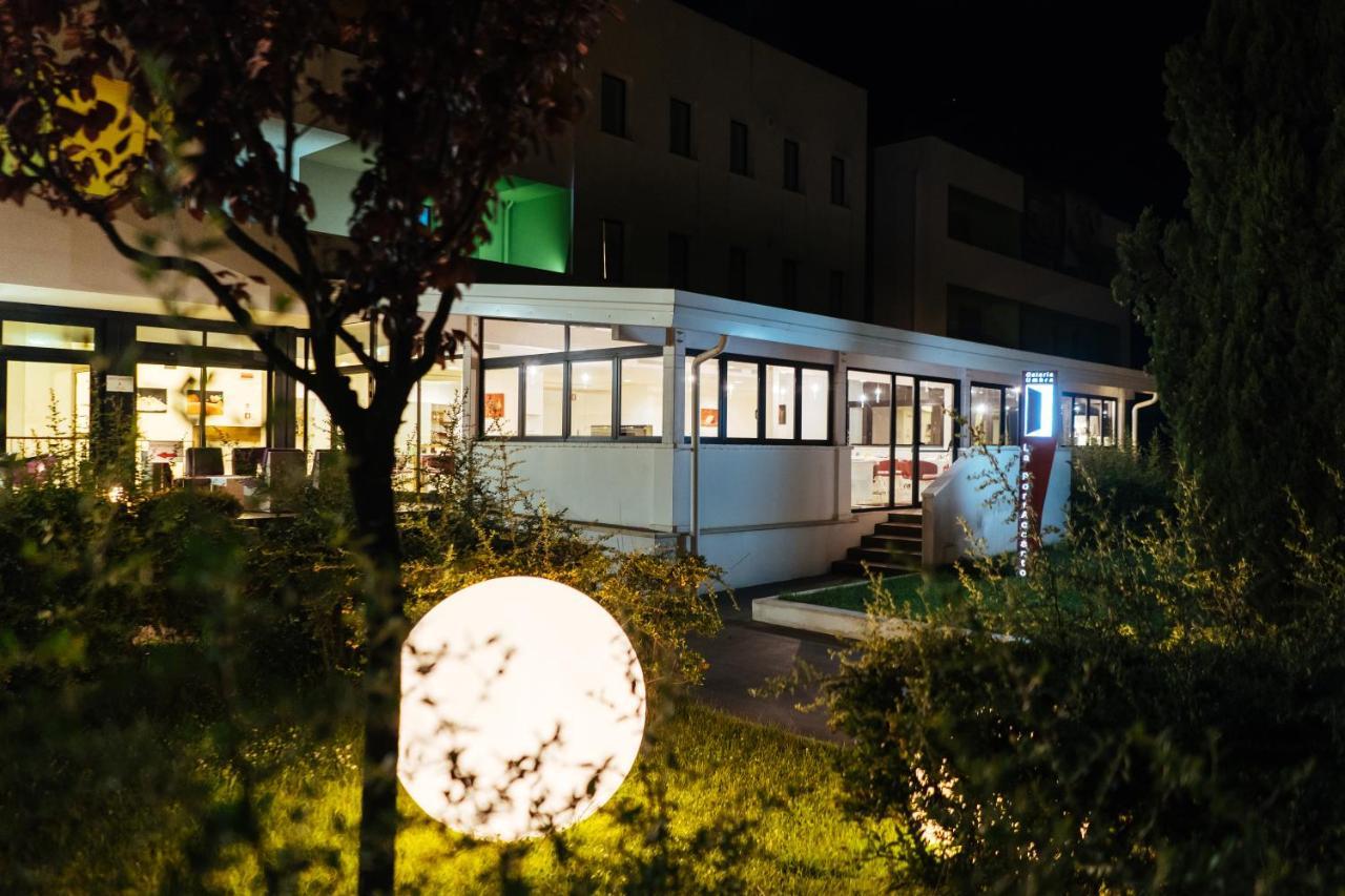 Unaway Hotel 파브로 외부 사진